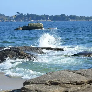 Corniche: Tranquil Seaside With Multilingual Service , Concarneau France